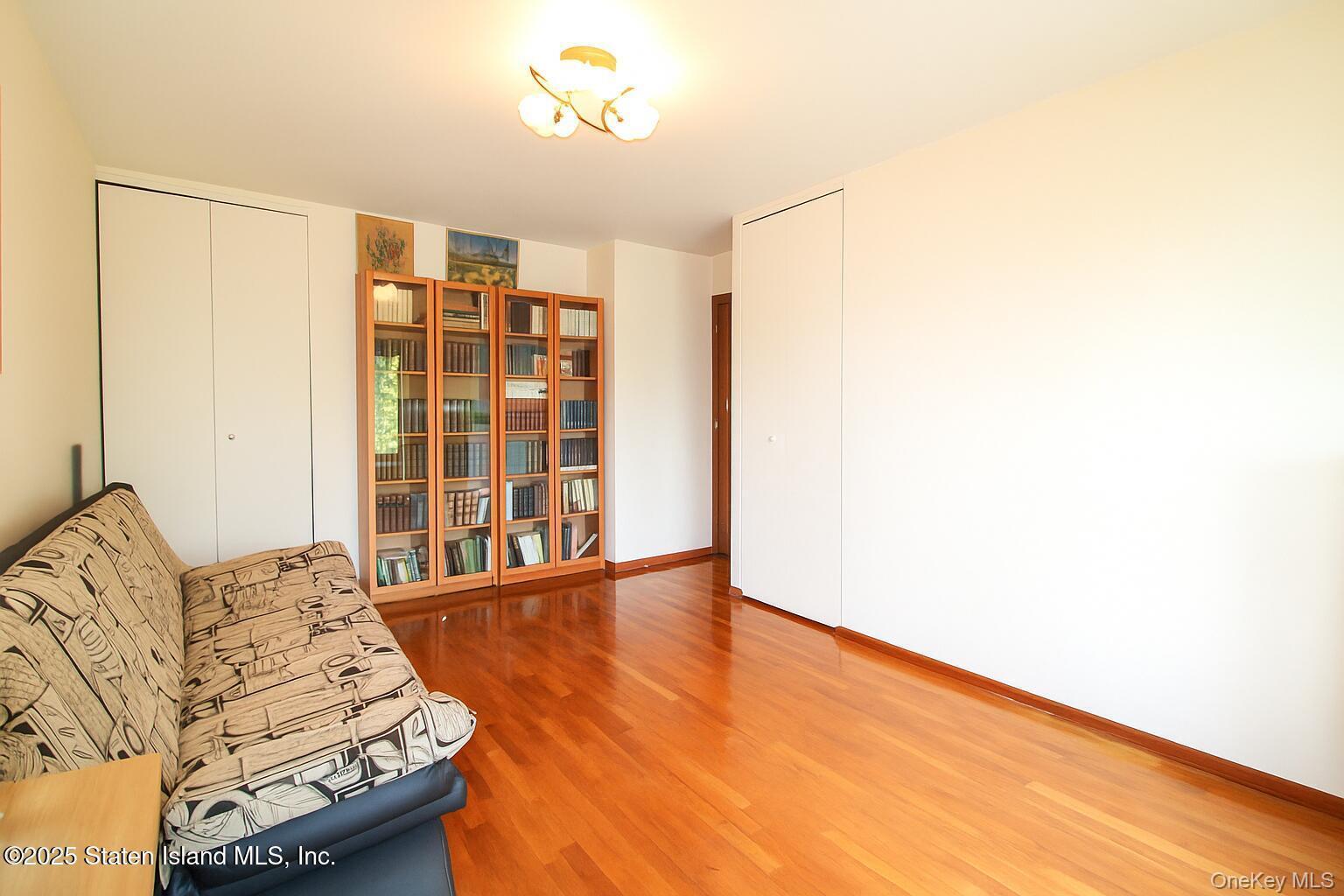 Condo Narrows Road S Staten Island, NY 10305, MLS-899964-10