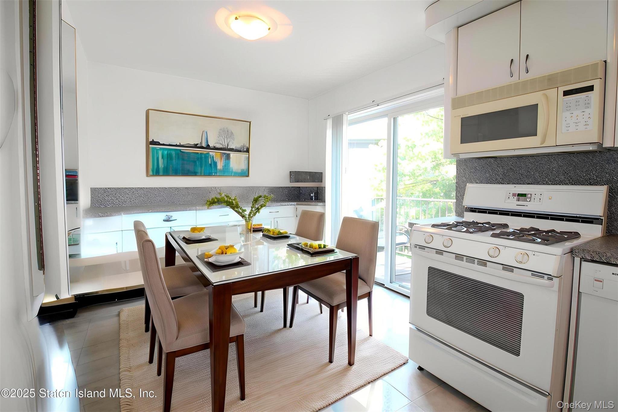 Condo Narrows Road S Staten Island, NY 10305, MLS-899964-16