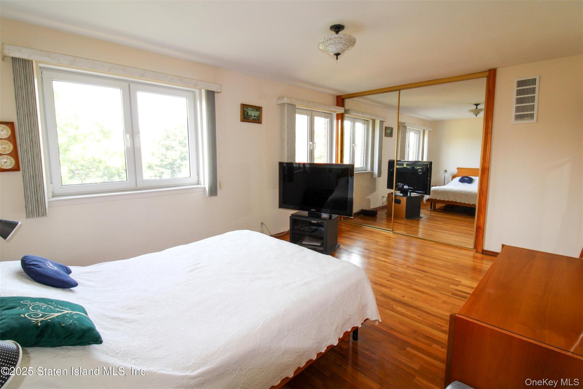 Condo Narrows Road S Staten Island, NY 10305, MLS-899964-9