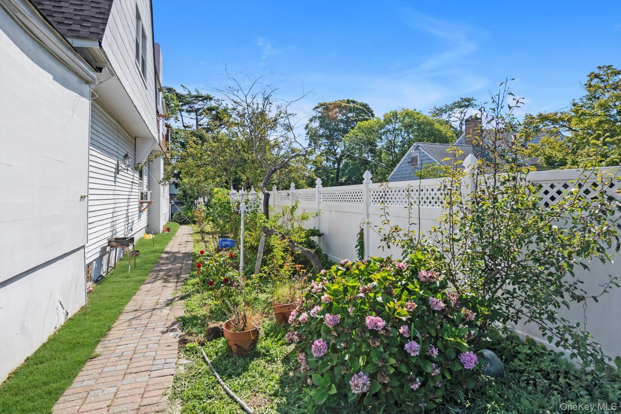 Single Family Bay 27th  Queens, NY 11691, MLS-899989-16