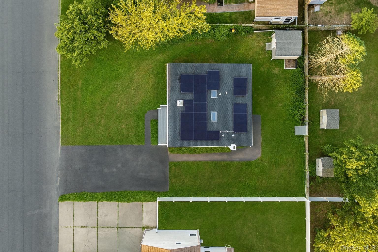 Single Family White Suffolk County, NY 11717, MLS-900081-12