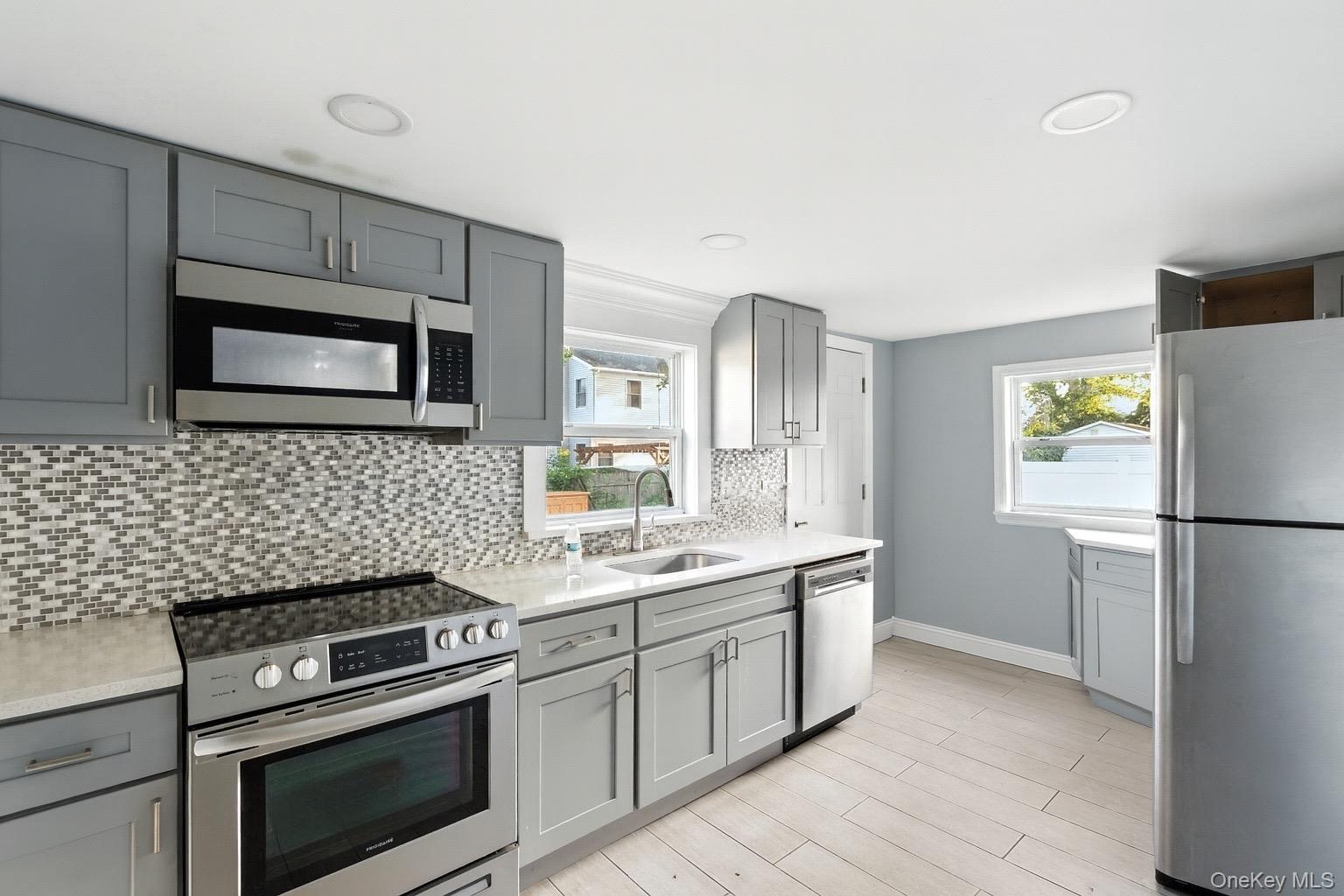 Single Family White Suffolk County, NY 11717, MLS-900081-2