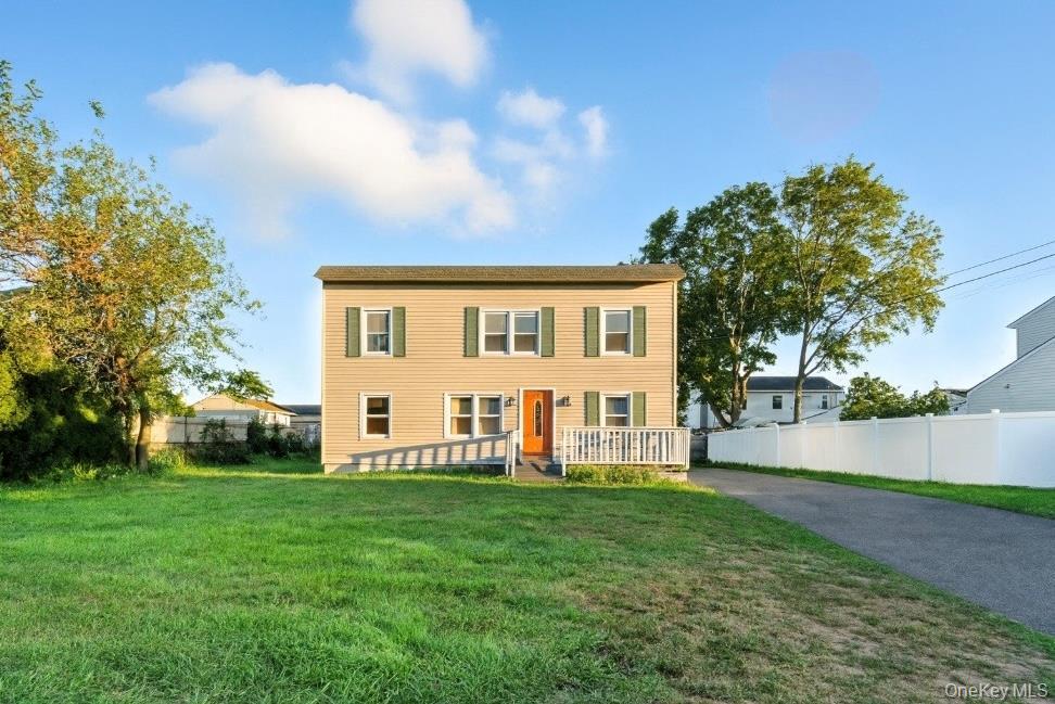 Single Family White Suffolk County, NY 11717, MLS-900081-3