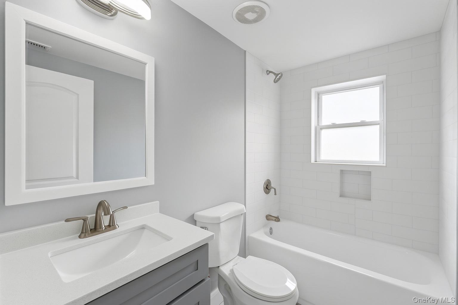 Single Family White Suffolk County, NY 11717, MLS-900081-4