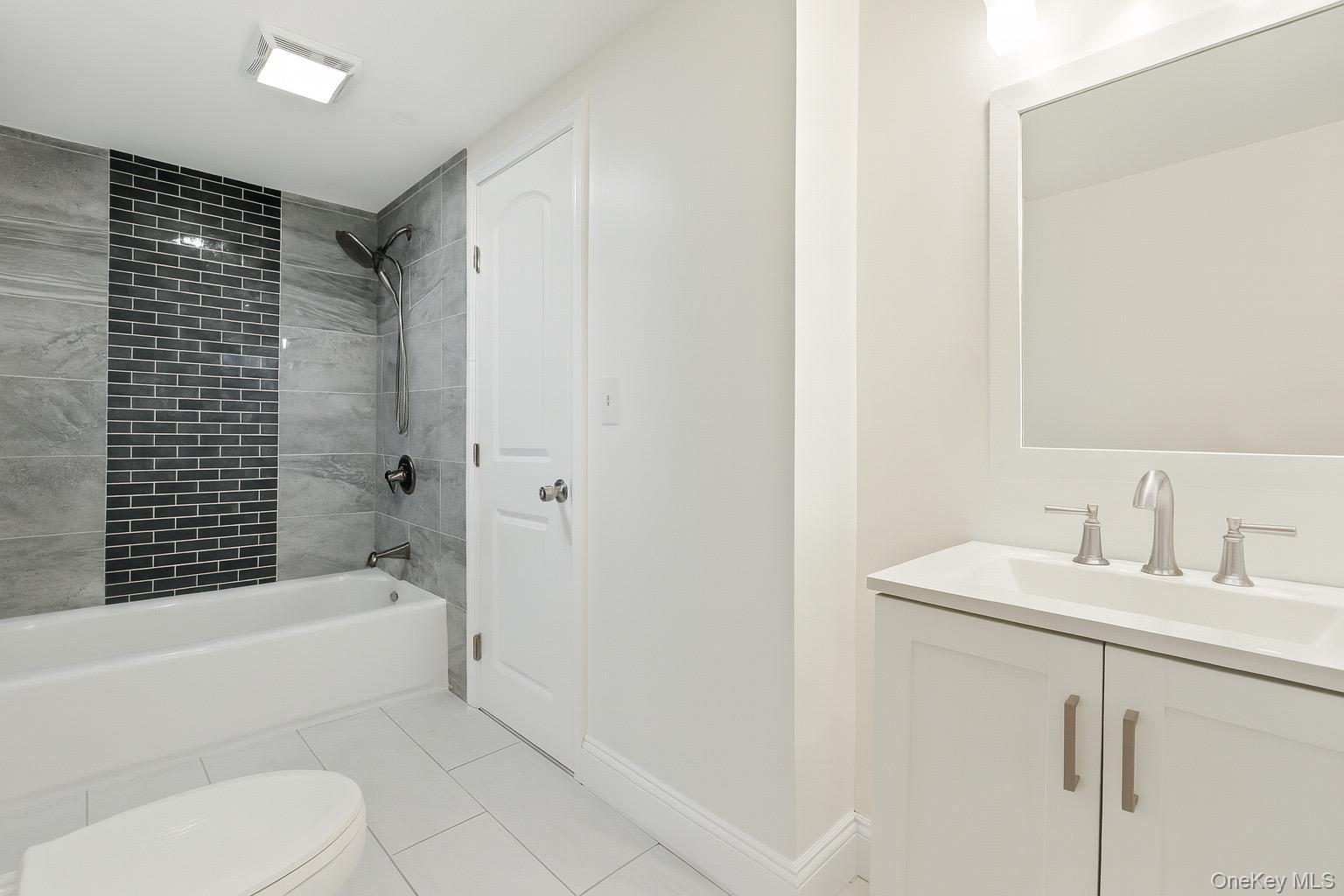 Single Family White Suffolk County, NY 11717, MLS-900081-8