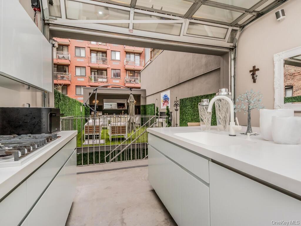 Condo 14th  Manhattan, NY 10003, MLS-900101-24