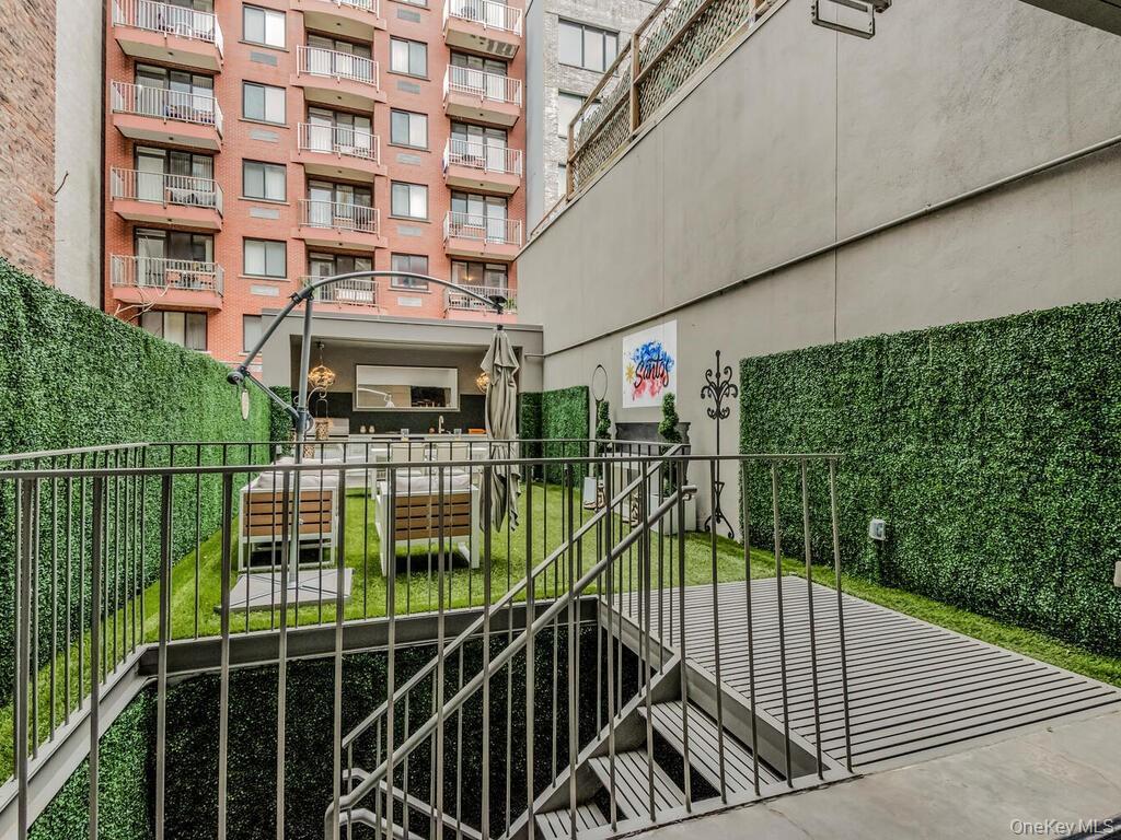 Condo 14th  Manhattan, NY 10003, MLS-900101-26