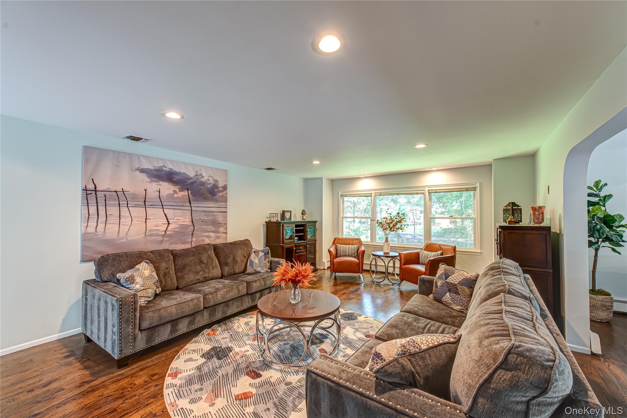 Single Family Landing Meadow Suffolk County, NY 11787, MLS-900103-14