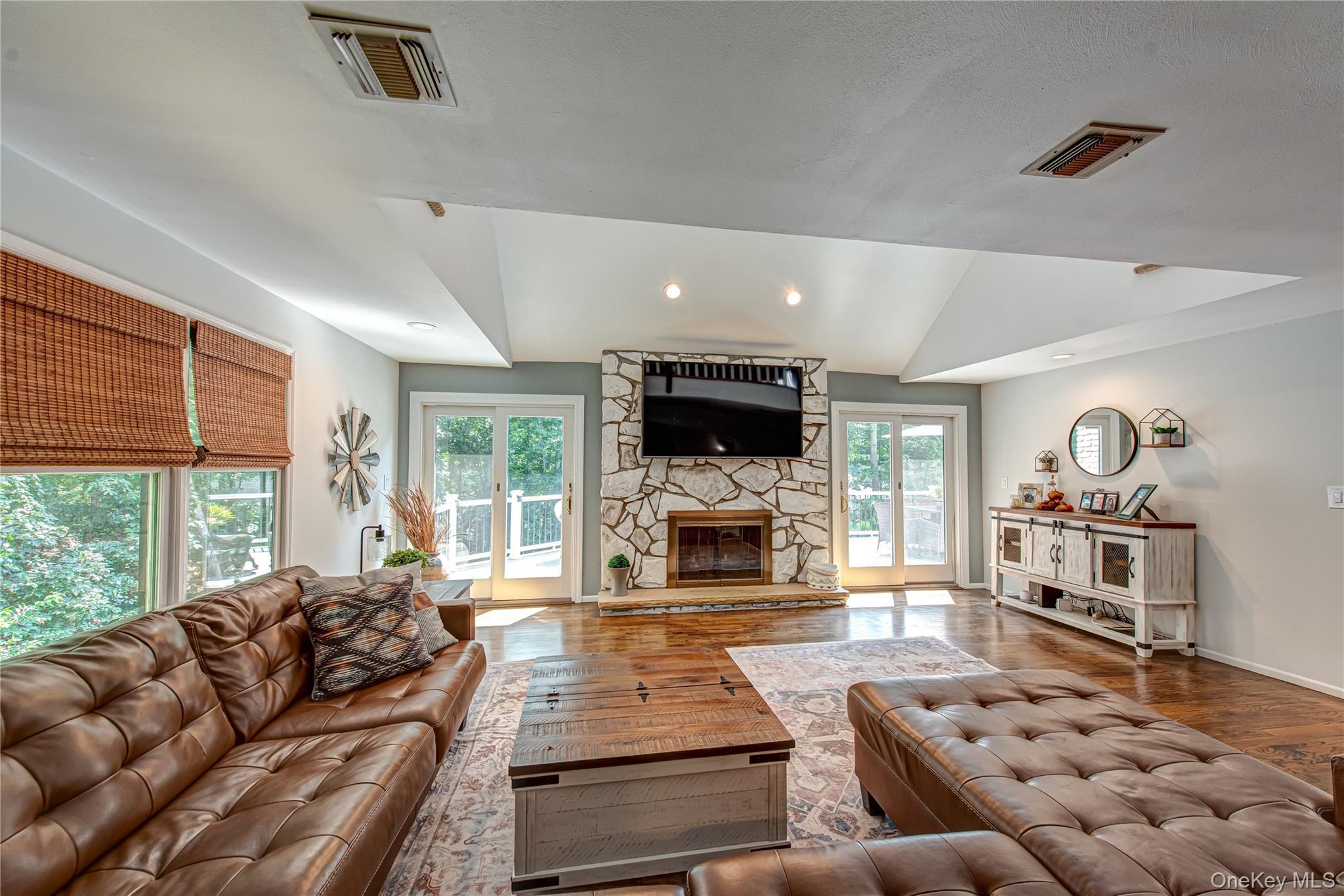 Single Family Landing Meadow Suffolk County, NY 11787, MLS-900103-16