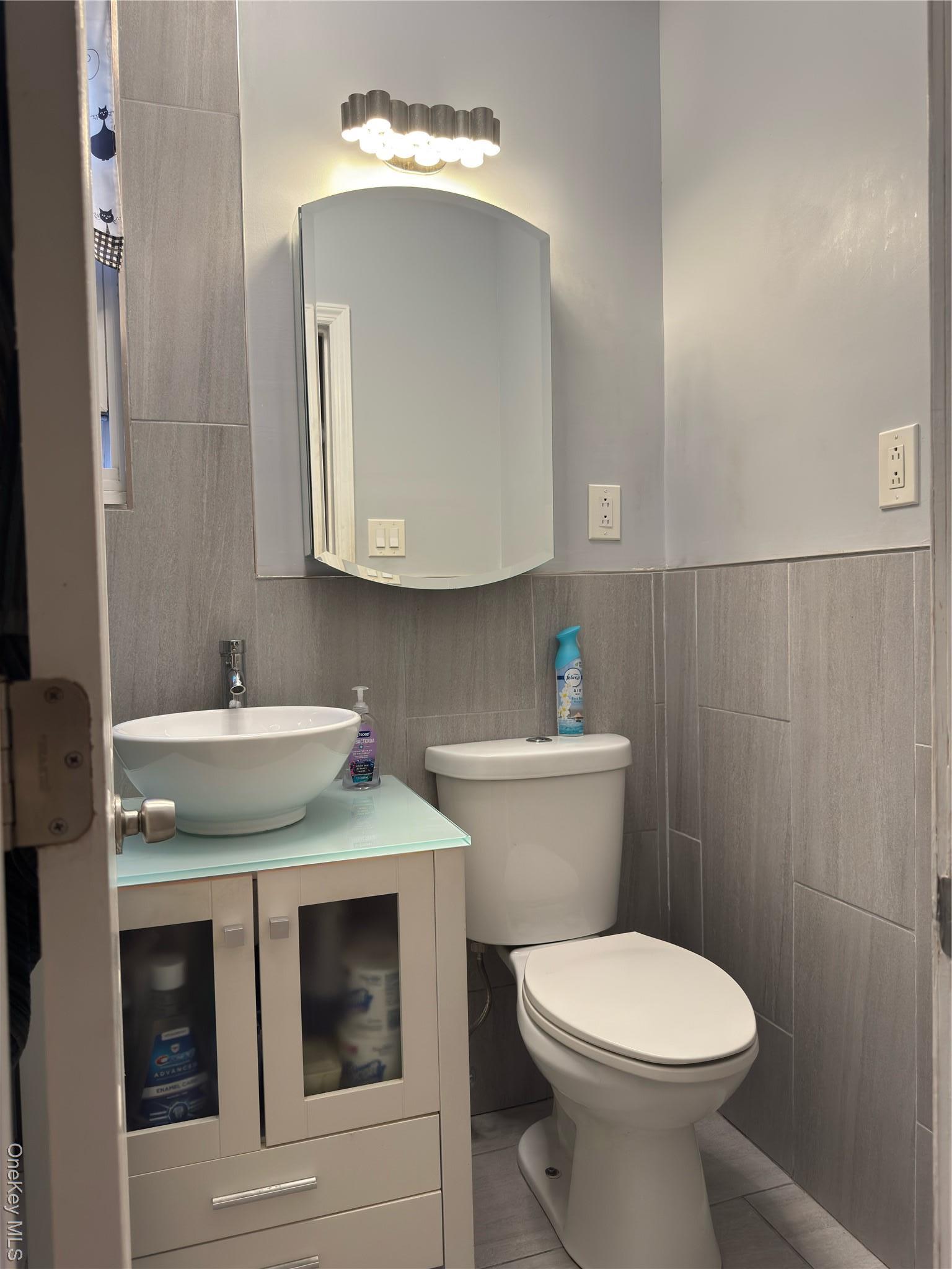 Single Family 71st Queens, NY 11378, MLS-900112-5