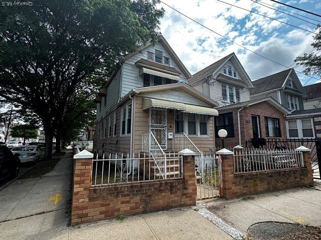 Single Family Liverpool  Queens, NY 11435, MLS-900130-2