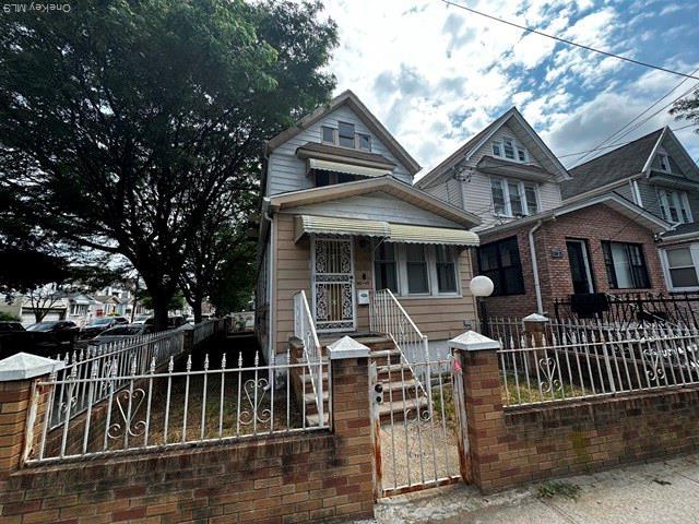 Single Family Liverpool  Queens, NY 11435, MLS-900130-3