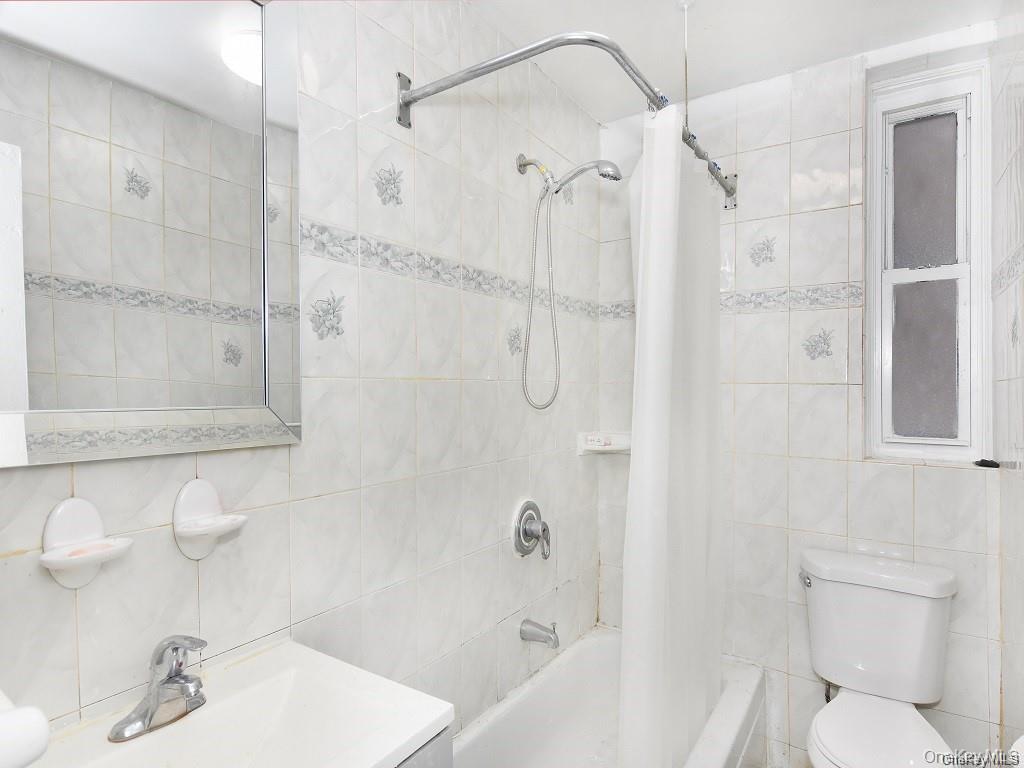 Coop Bolton  Bronx, NY 10462, MLS-900141-4