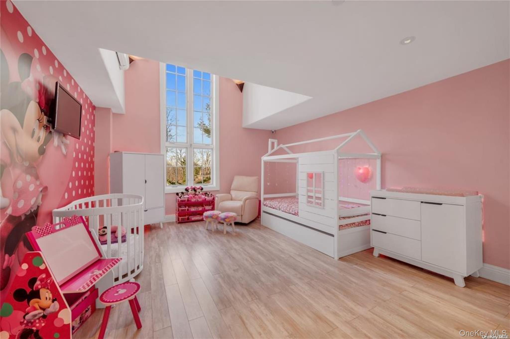 Single Family Sloanes Nassau County, NY 11050, MLS-900184-31