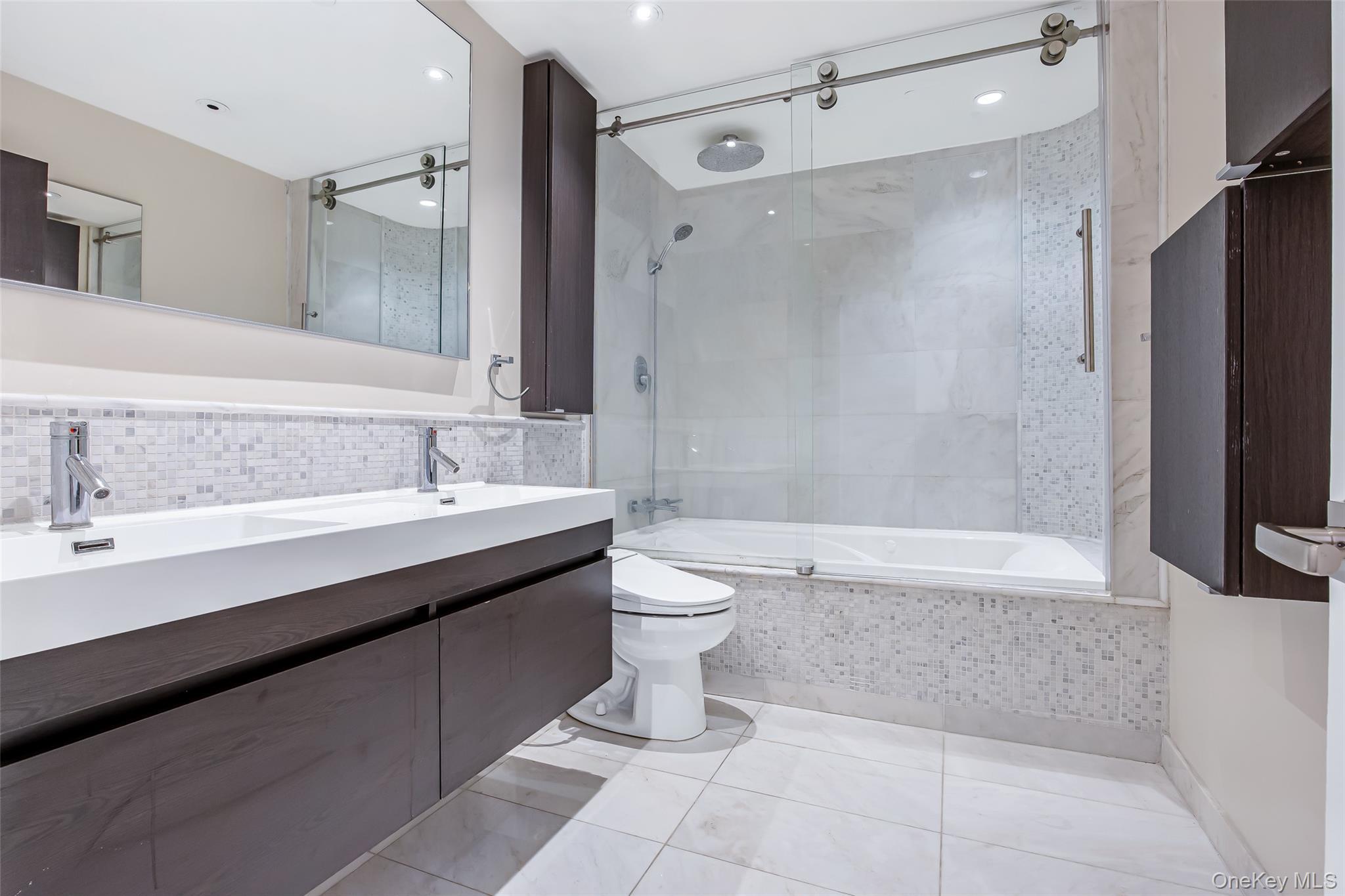 Single Family Sloanes Nassau County, NY 11050, MLS-900184-33