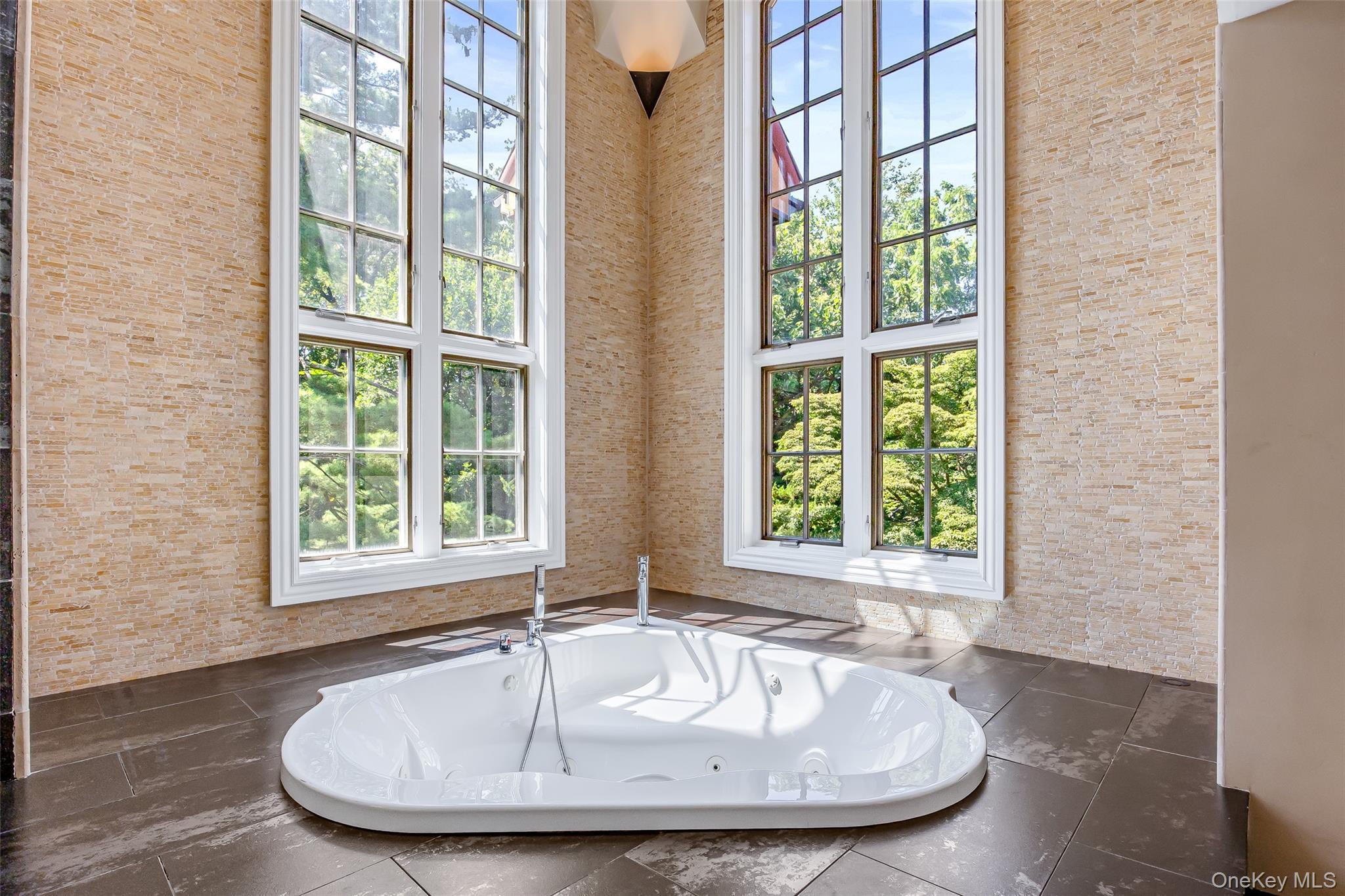 Single Family Sloanes Nassau County, NY 11050, MLS-900184-38