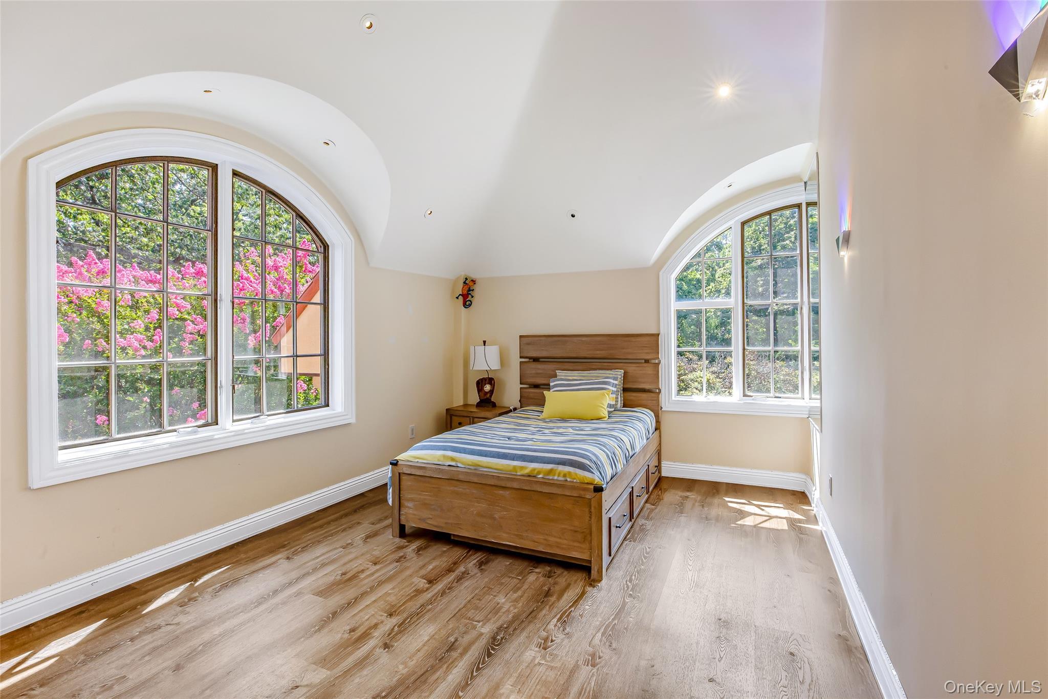 Single Family Sloanes Nassau County, NY 11050, MLS-900184-40