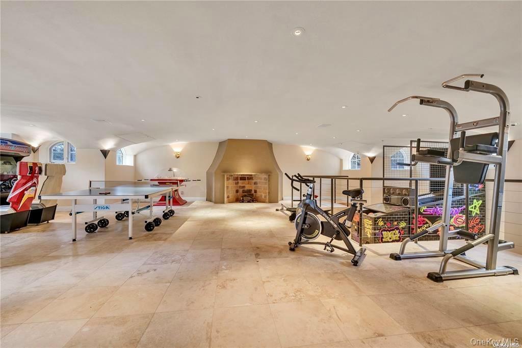 Single Family Sloanes Nassau County, NY 11050, MLS-900184-47