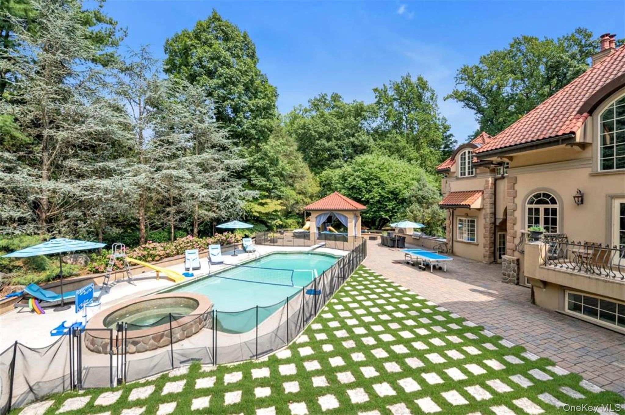 Single Family Sloanes Nassau County, NY 11050, MLS-900184-49