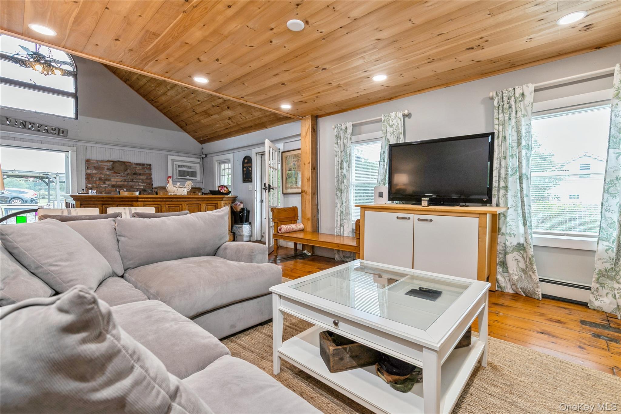 Single Family Main Suffolk County, NY 11935, MLS-900202-16