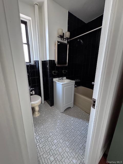 Apartment 81  Queens, NY 11372, MLS-900219-4