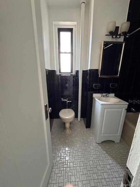 Apartment 81  Queens, NY 11372, MLS-900219-5