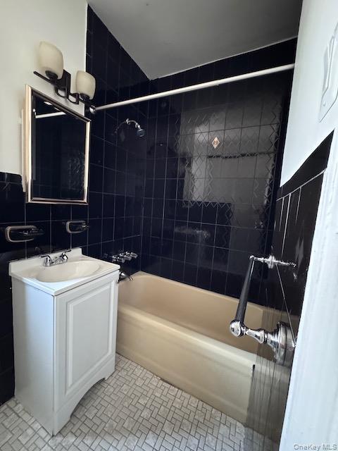 Apartment 81  Queens, NY 11372, MLS-900219-6