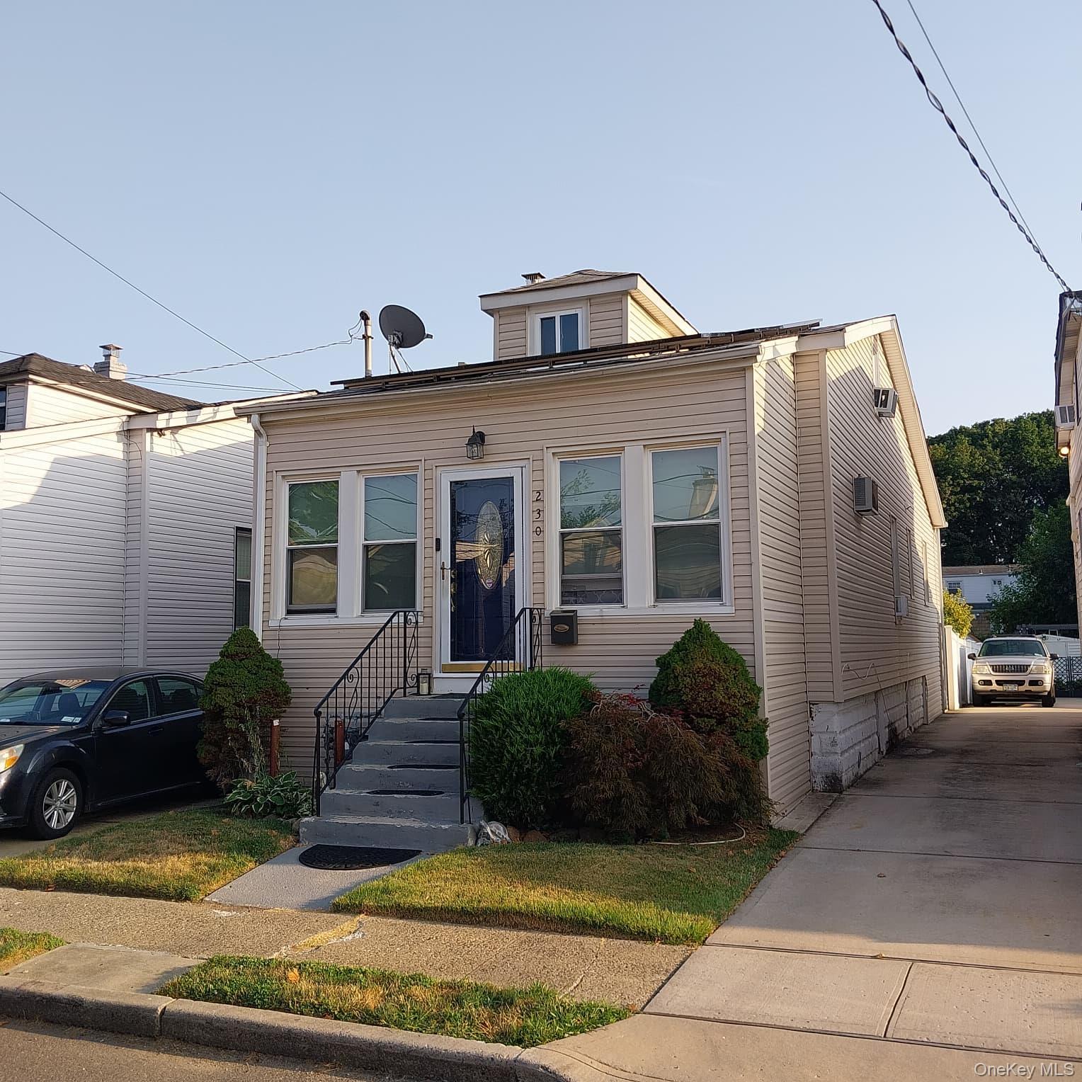Single Family E New York  Nassau County, NY 11580, MLS-900296-2