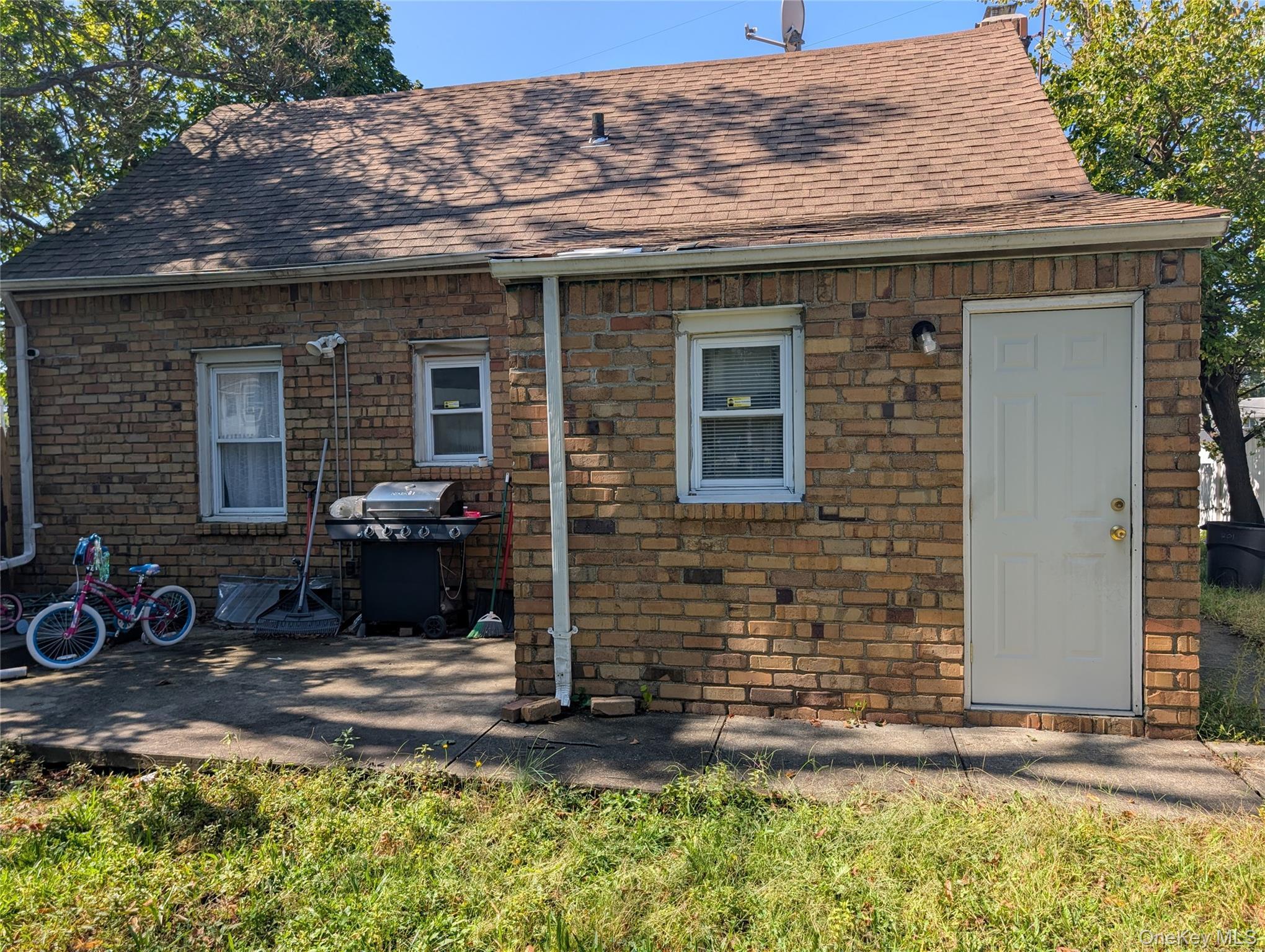 Single Family Westbury  Nassau County, NY 11550, MLS-900316-11