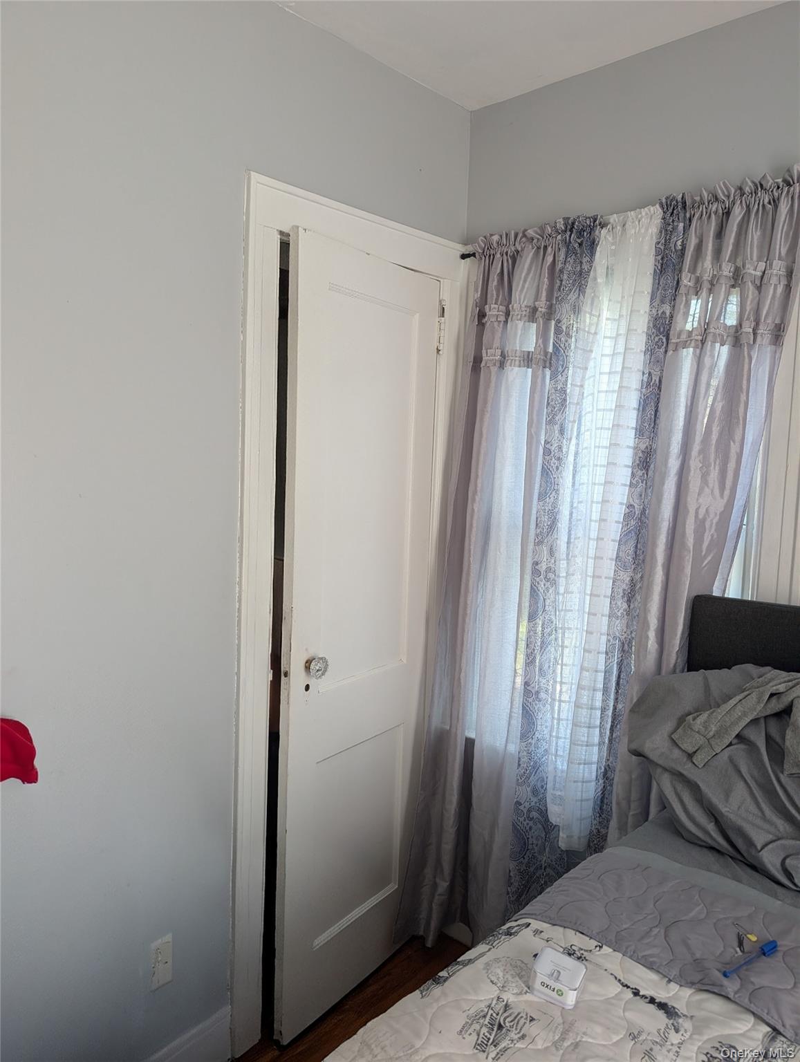 Single Family Westbury  Nassau County, NY 11550, MLS-900316-24