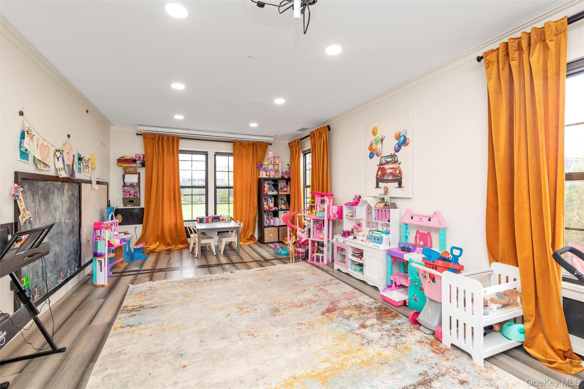 Single Family Family Nassau County, NY 11756, MLS-900318-13