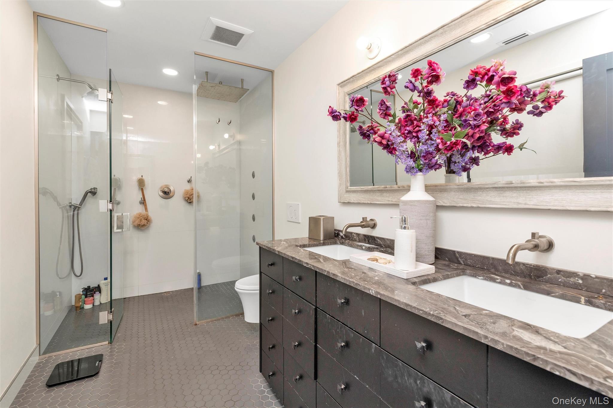 Single Family Family Nassau County, NY 11756, MLS-900318-17