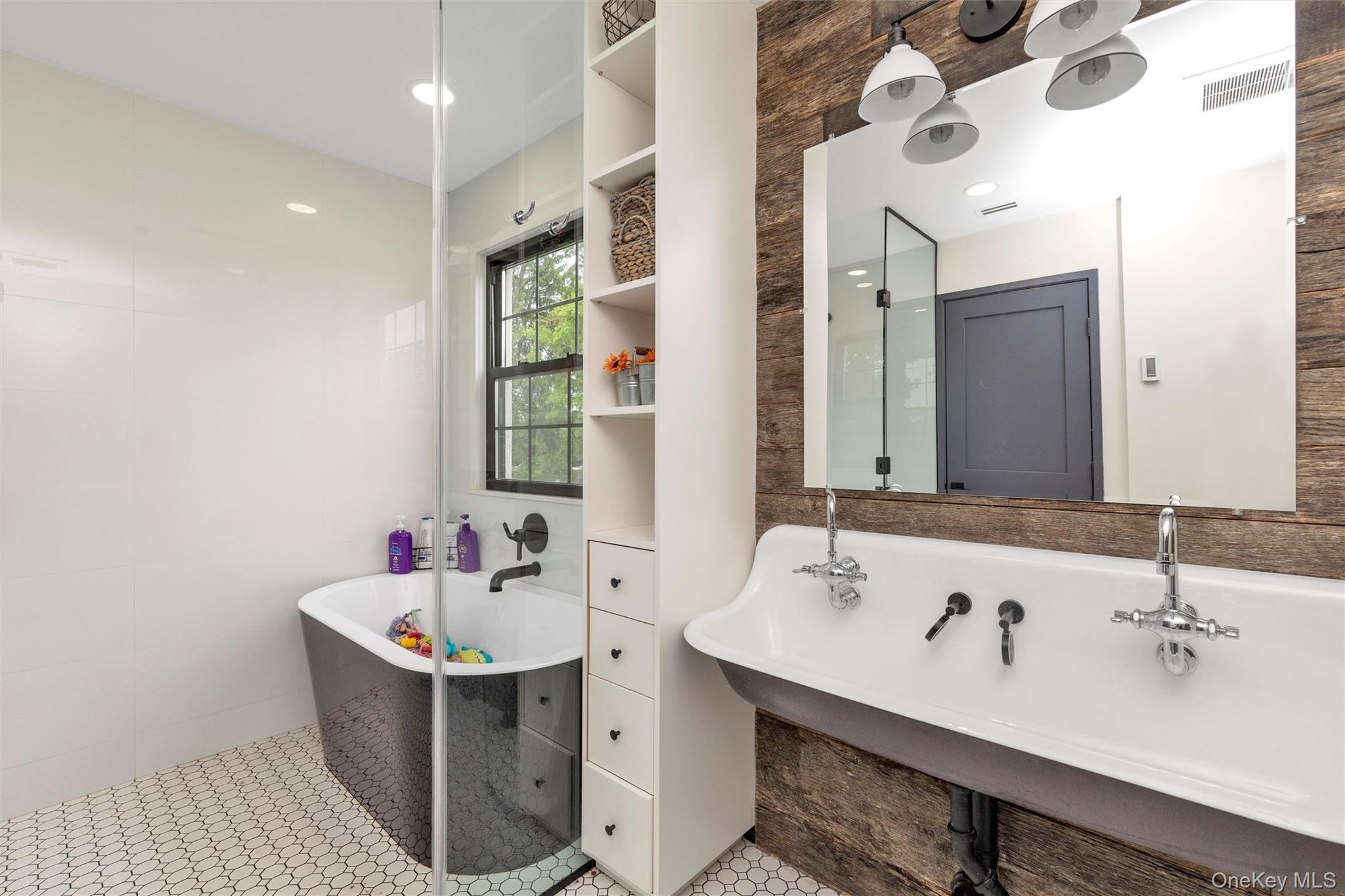 Single Family Family Nassau County, NY 11756, MLS-900318-23