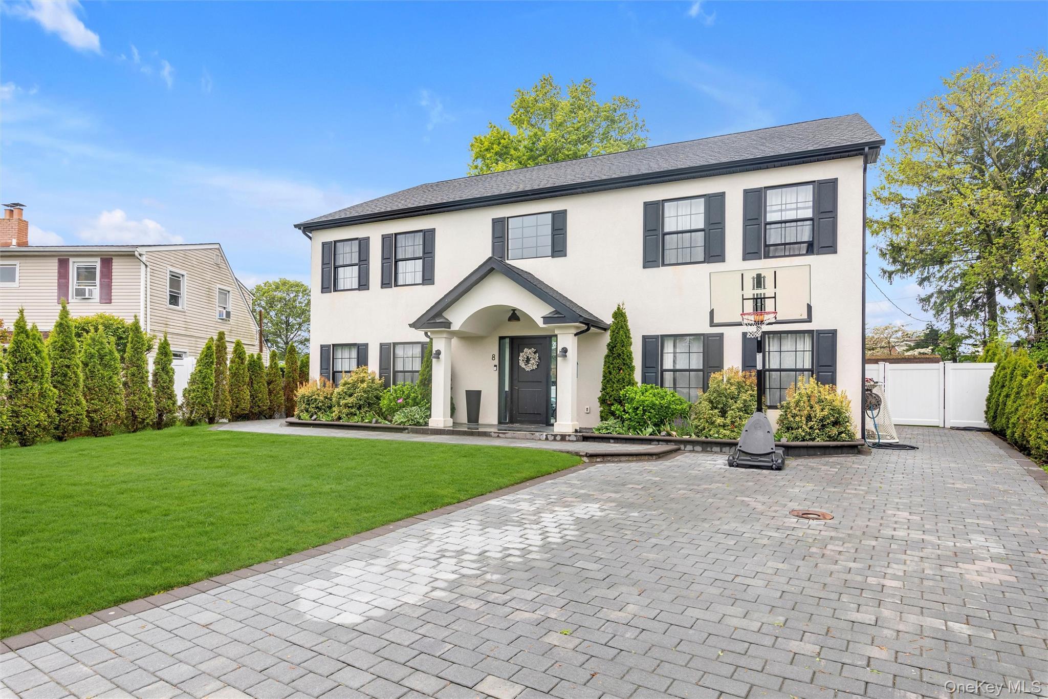 Single Family Family  Nassau County, NY 11756, MLS-900318-28