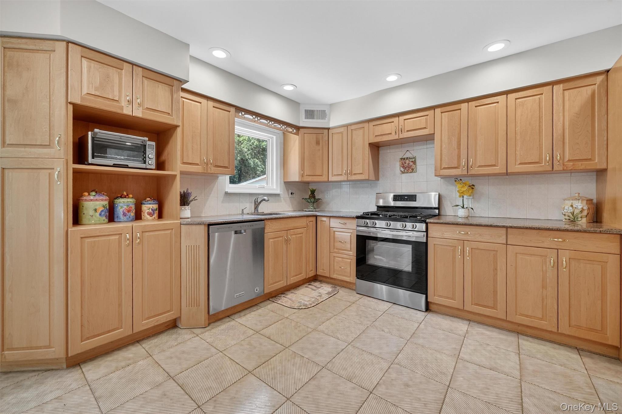 Single Family Wesley  Rockland County, NY 10920, MLS-900422-17