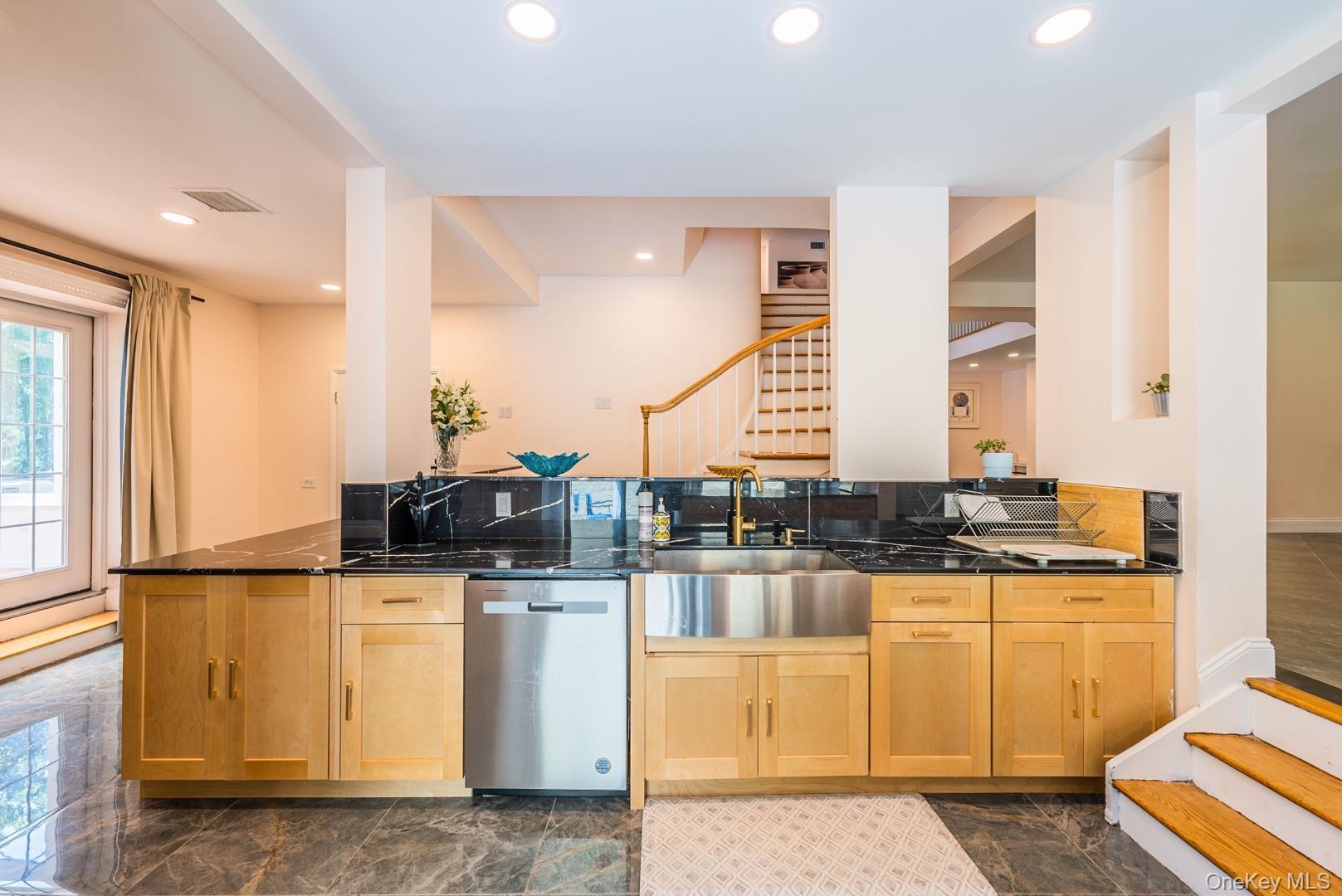 Single Family S Centre Island Nassau County, NY 11771, MLS-900515-16