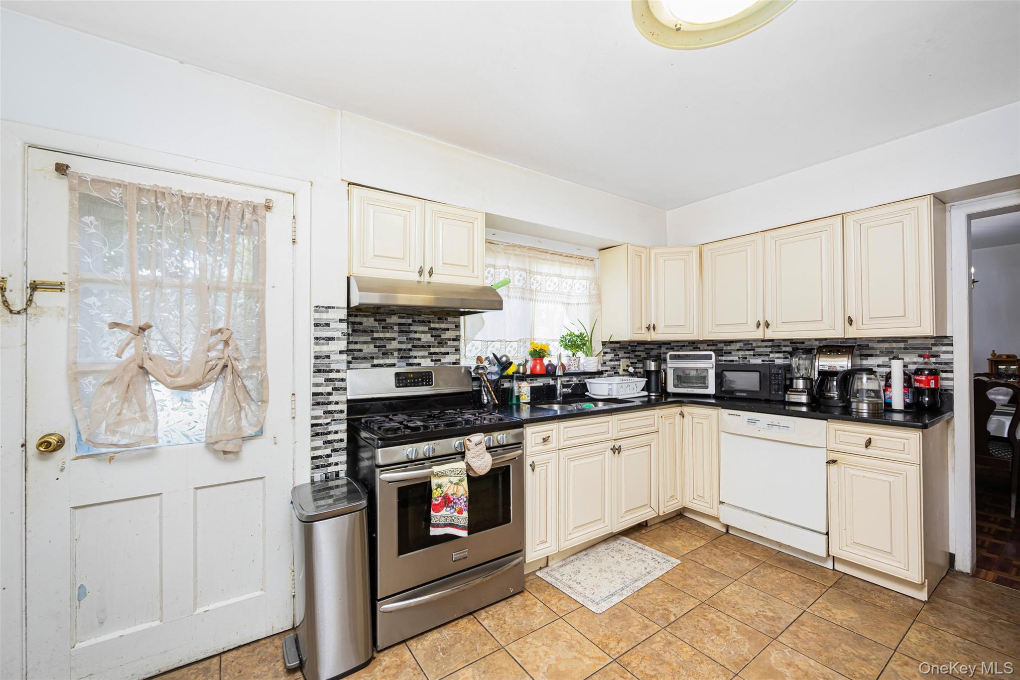 Single Family Middle Neck Nassau County, NY 11576, MLS-900548-12