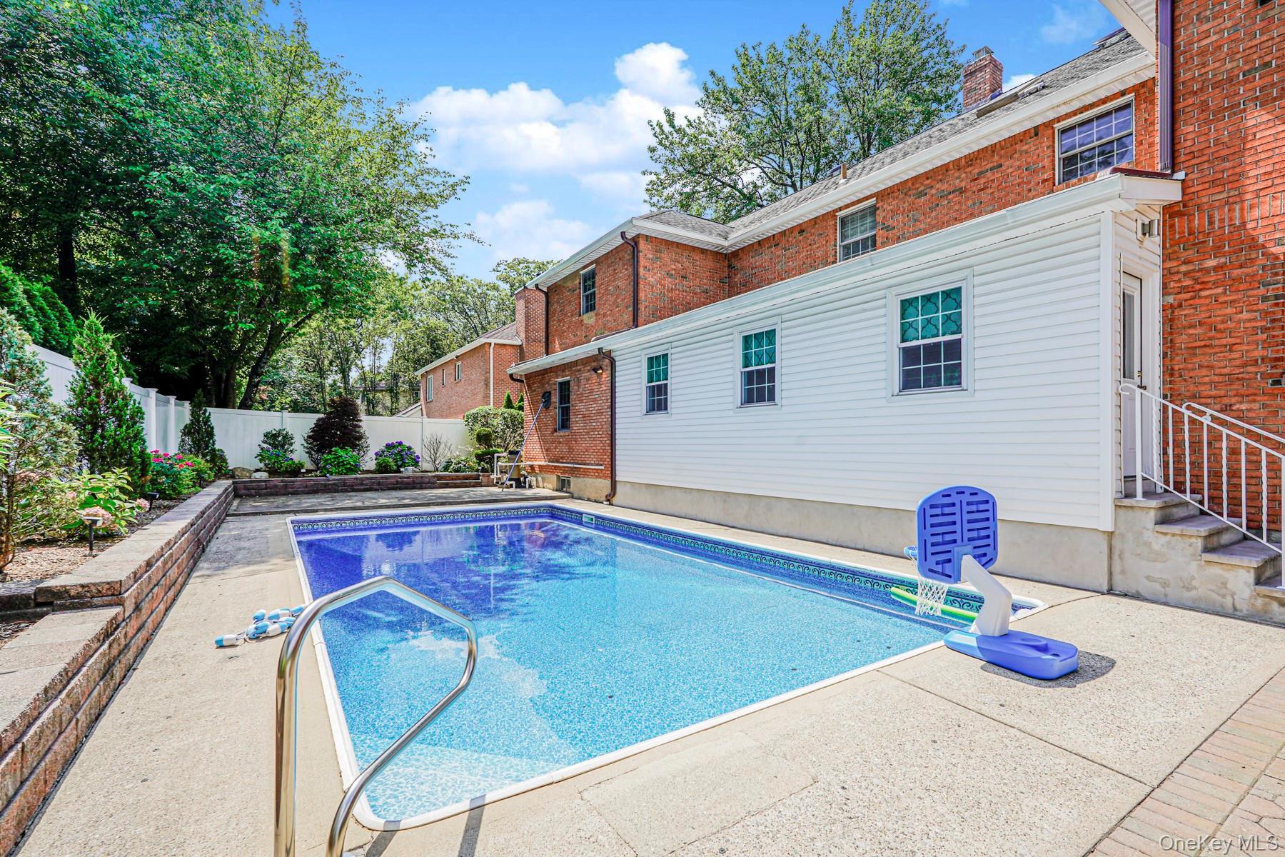 Single Family Longfellow Staten Island, NY 10301, MLS-900570-39