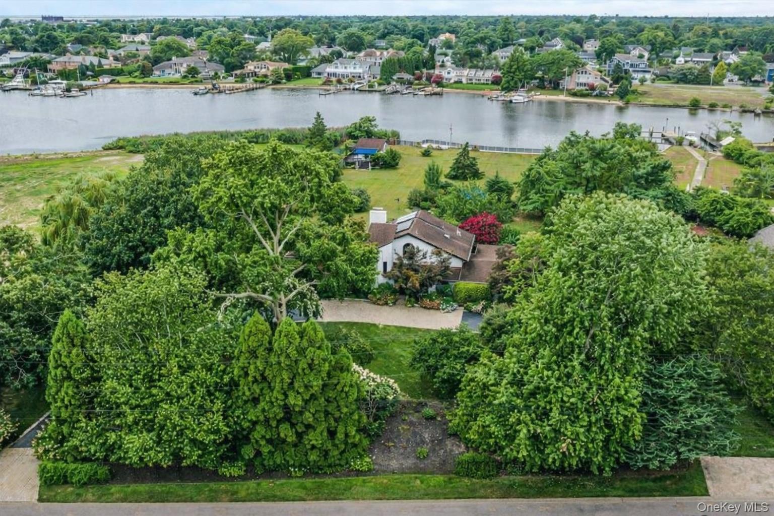 Single Family Cedar Lane Suffolk County, NY 11702, MLS-900582-35
