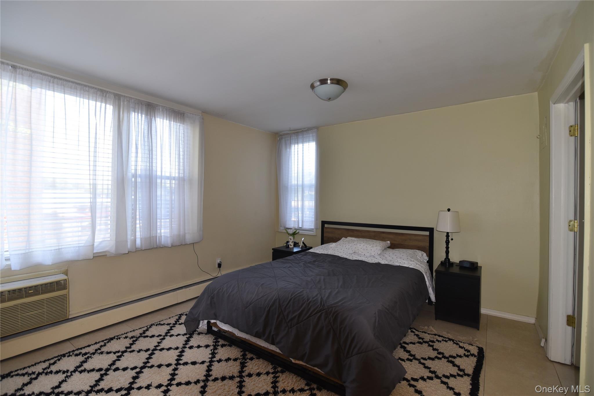 Apartment Little Neck  Queens, NY 11362, MLS-900613-21