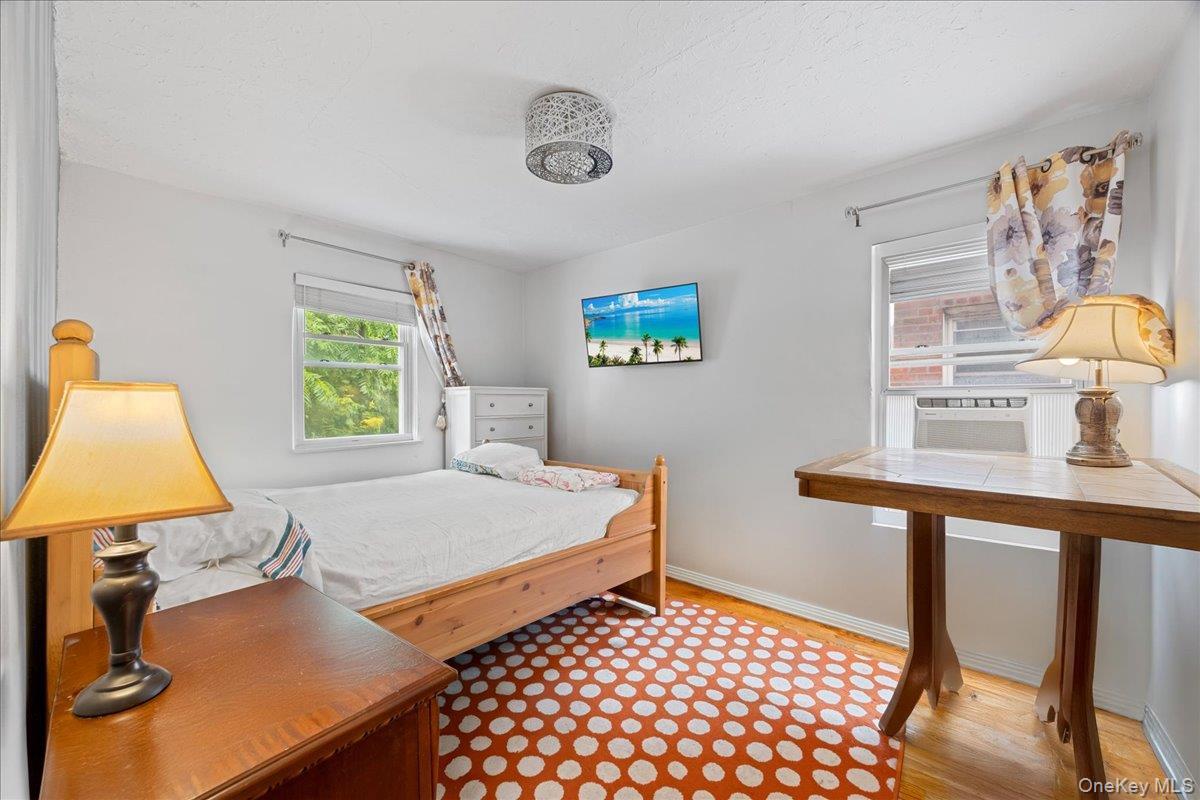 Single Family Hutchinson River  Bronx, NY 10461, MLS-900705-12