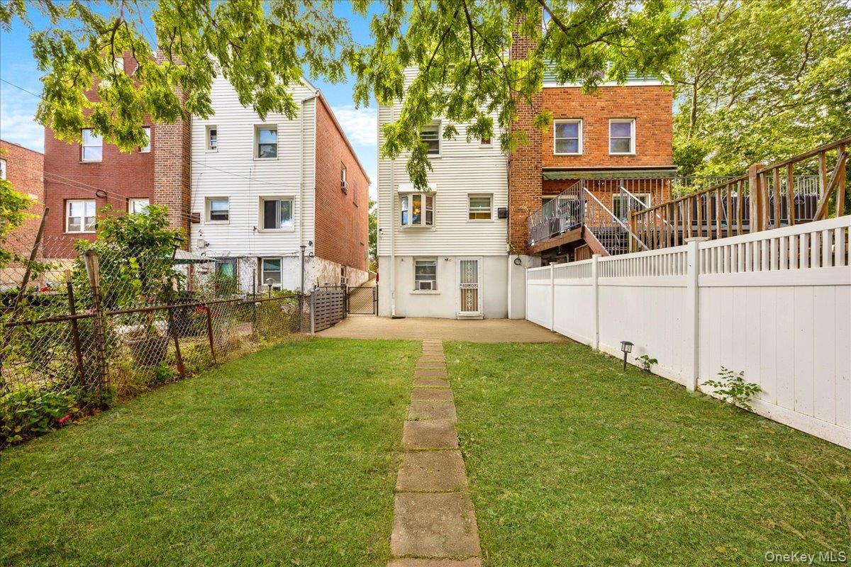 Single Family Hutchinson River  Bronx, NY 10461, MLS-900705-15