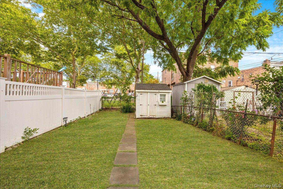 Single Family Hutchinson River  Bronx, NY 10461, MLS-900705-16