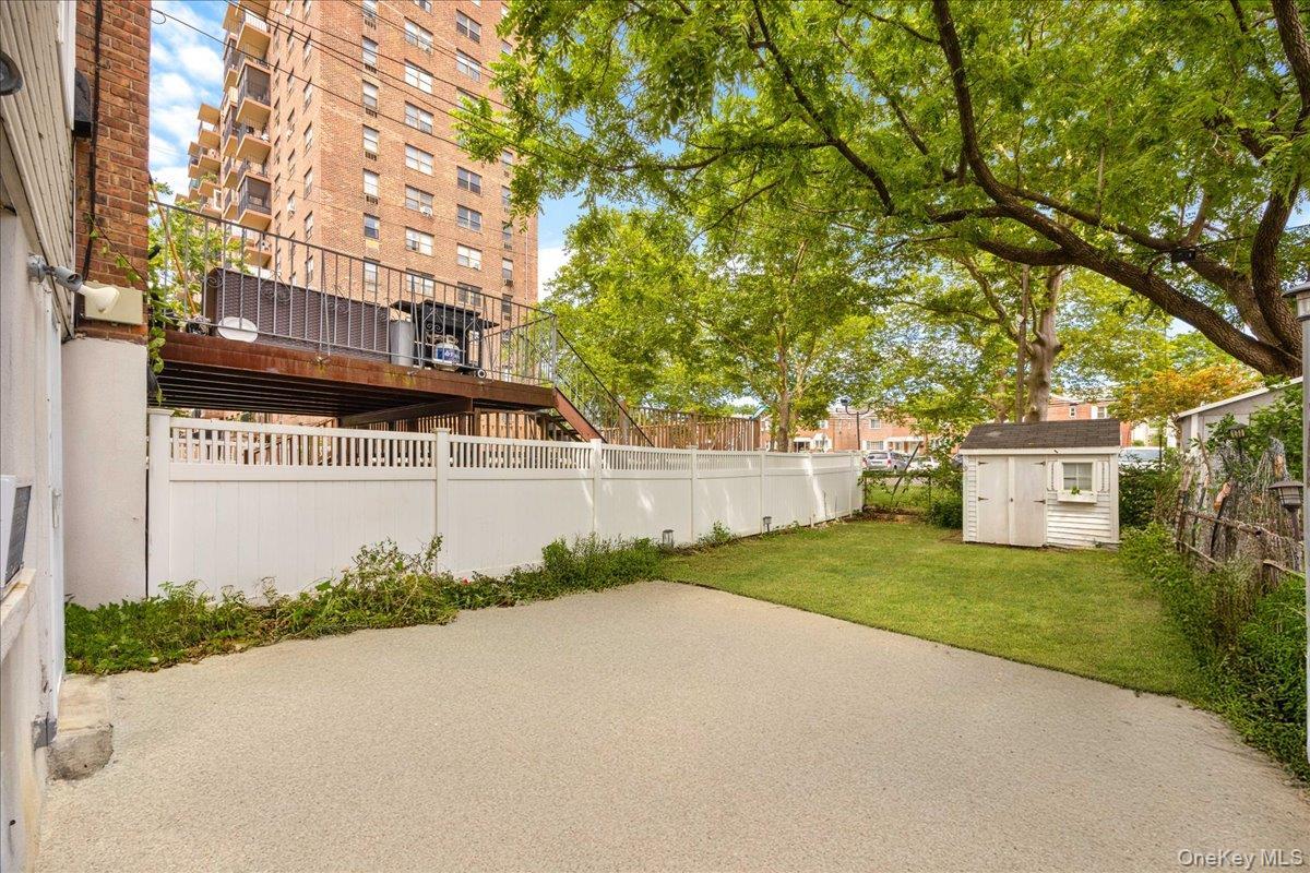 Single Family Hutchinson River  Bronx, NY 10461, MLS-900705-17
