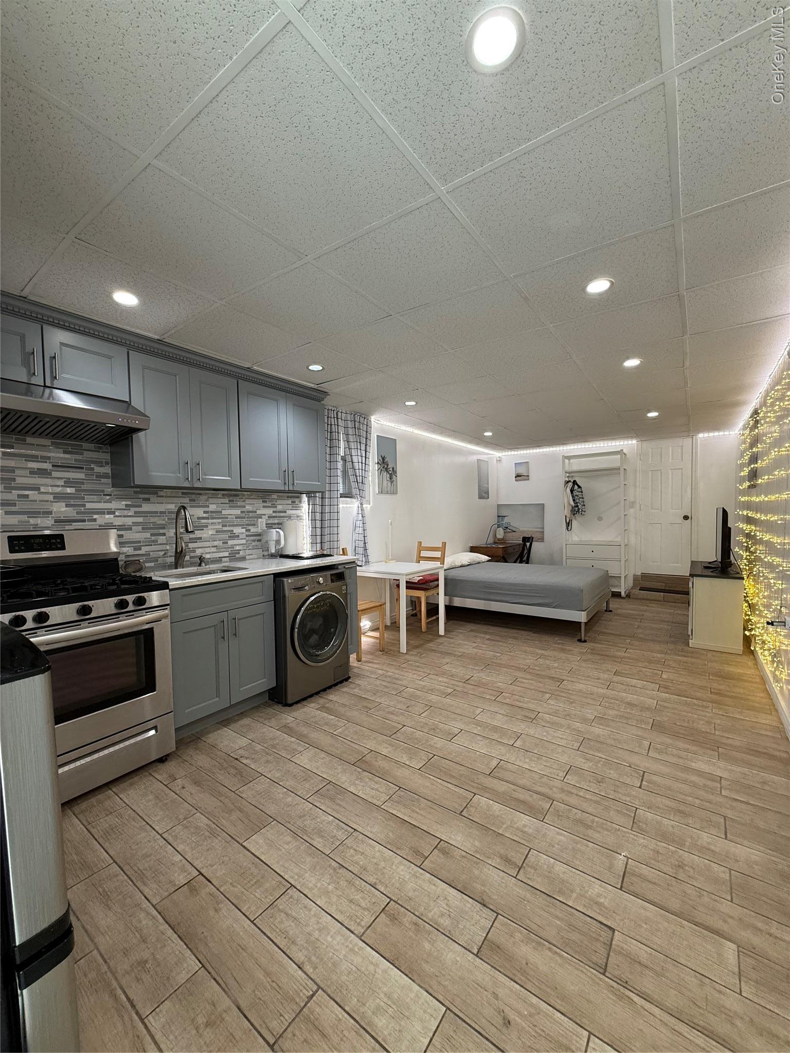Single Family Hutchinson River  Bronx, NY 10461, MLS-900705-18