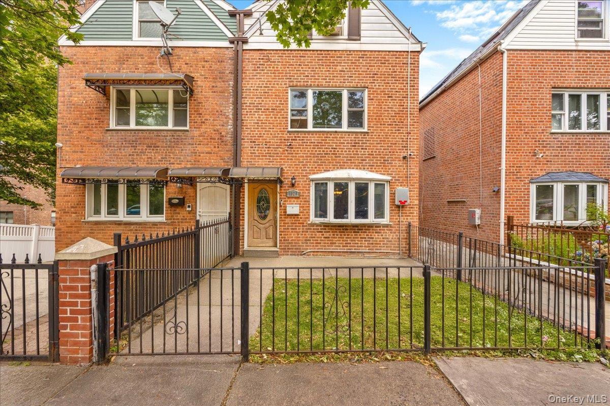 Single Family Hutchinson River  Bronx, NY 10461, MLS-900705-2