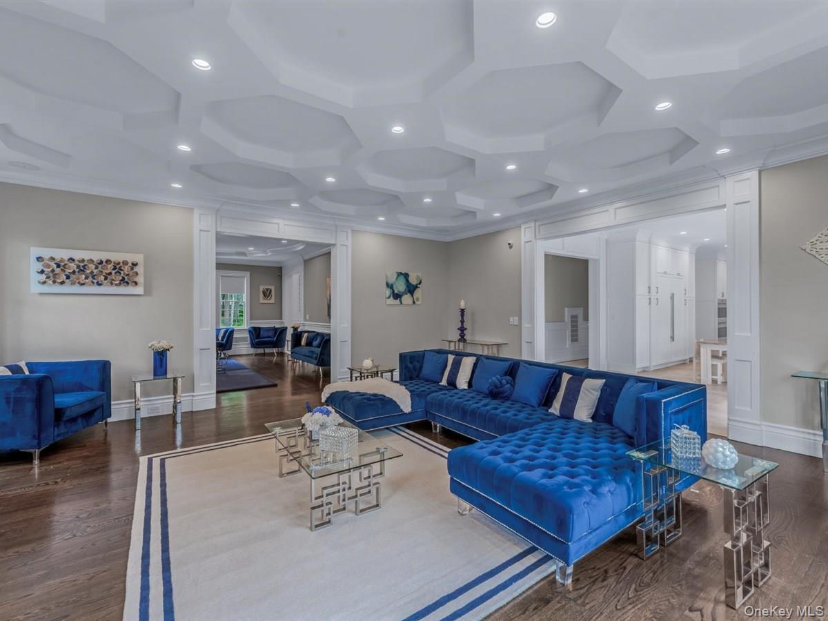 Single Family Harriman Nassau County, NY 11050, MLS-900881-11