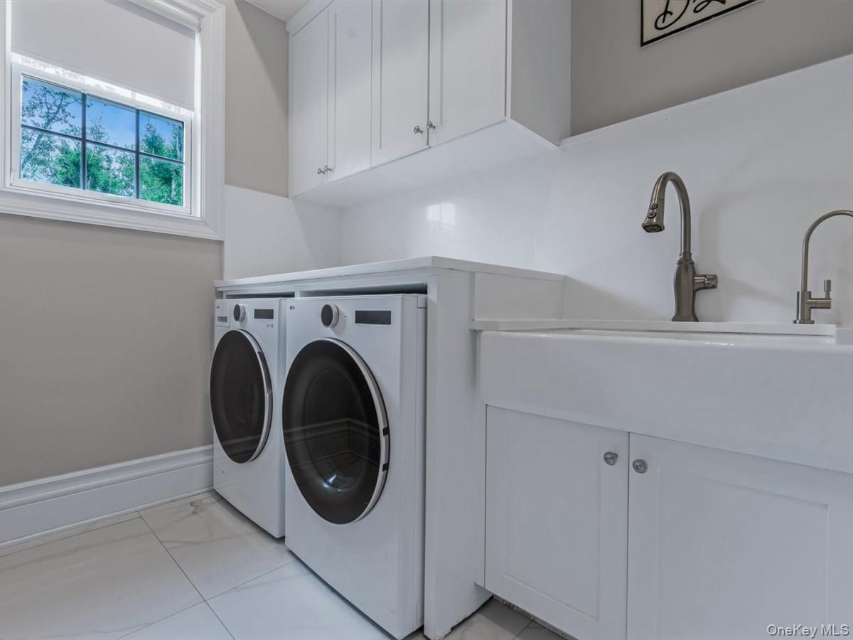 Single Family Harriman Nassau County, NY 11050, MLS-900881-21