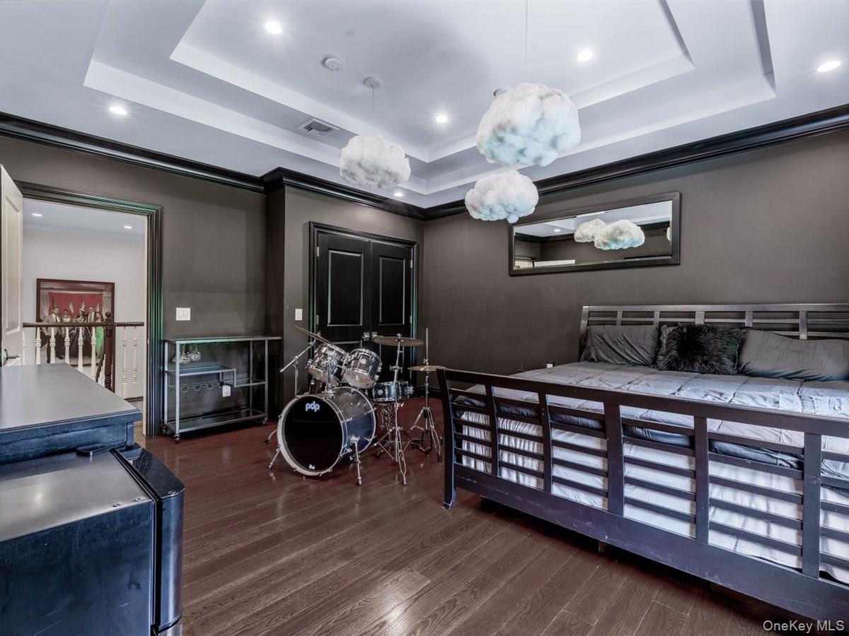 Single Family Harriman Nassau County, NY 11050, MLS-900881-28