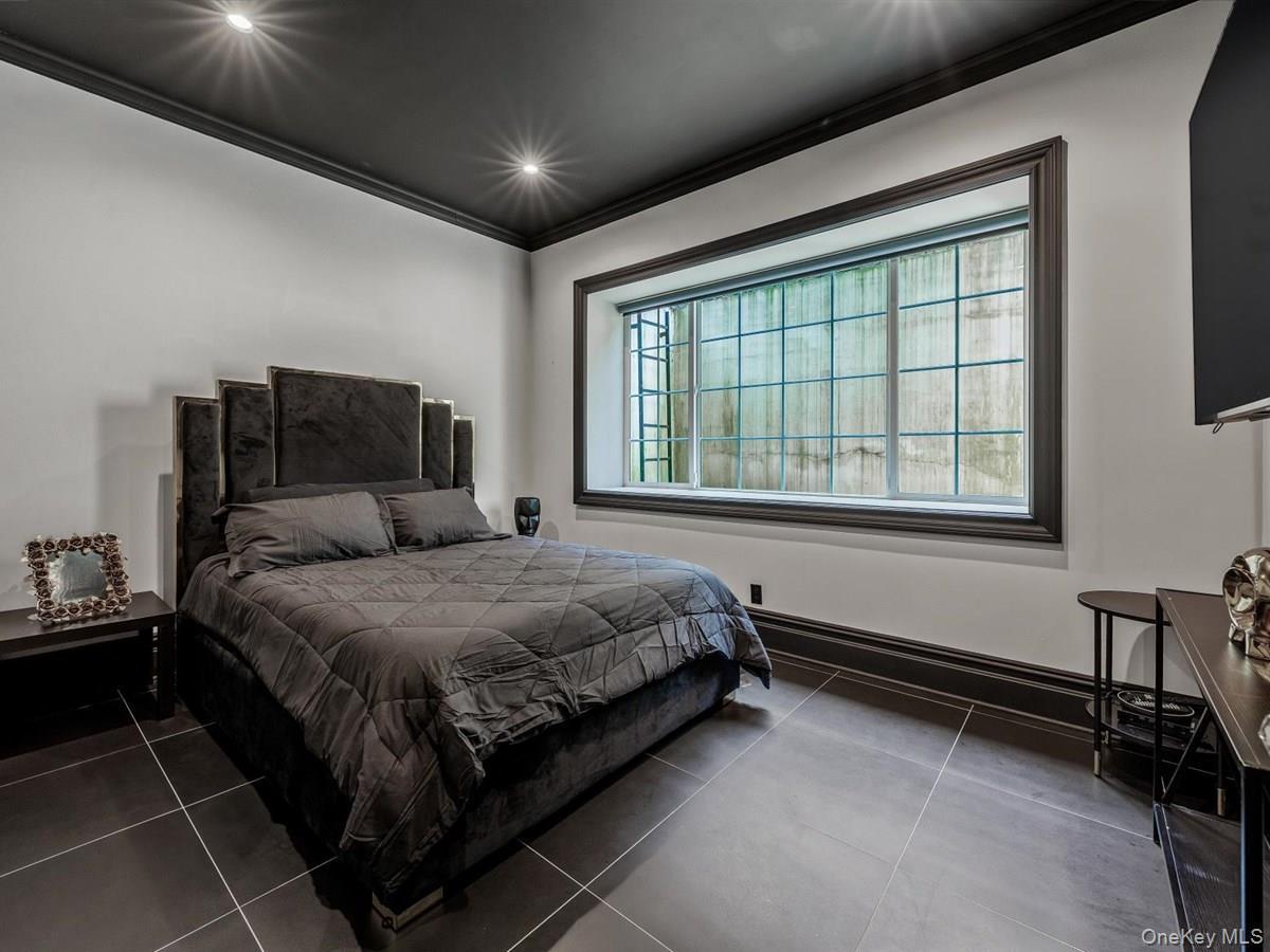 Single Family Harriman Nassau County, NY 11050, MLS-900881-44